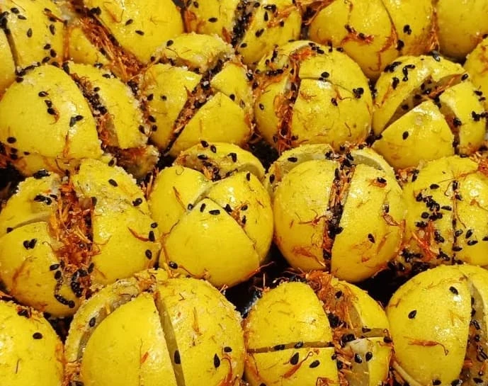Limoni sotto sale, con semi di nigella e zafferano